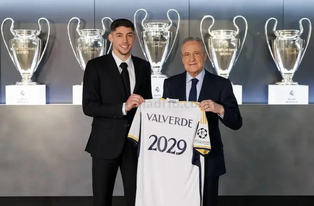 Fede Valverde y Florentino Pérez, el día de la renovación del uruguayo con el Real Madrid.