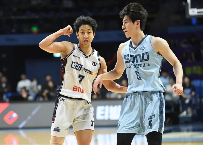 2025~2026 남자프로농구 챔피언결정전에서는 두 가드, 허훈(부산 KCC)과 이정현(고양 소노)의 맞대결이 주목받았다. 한국농구연맹 제공