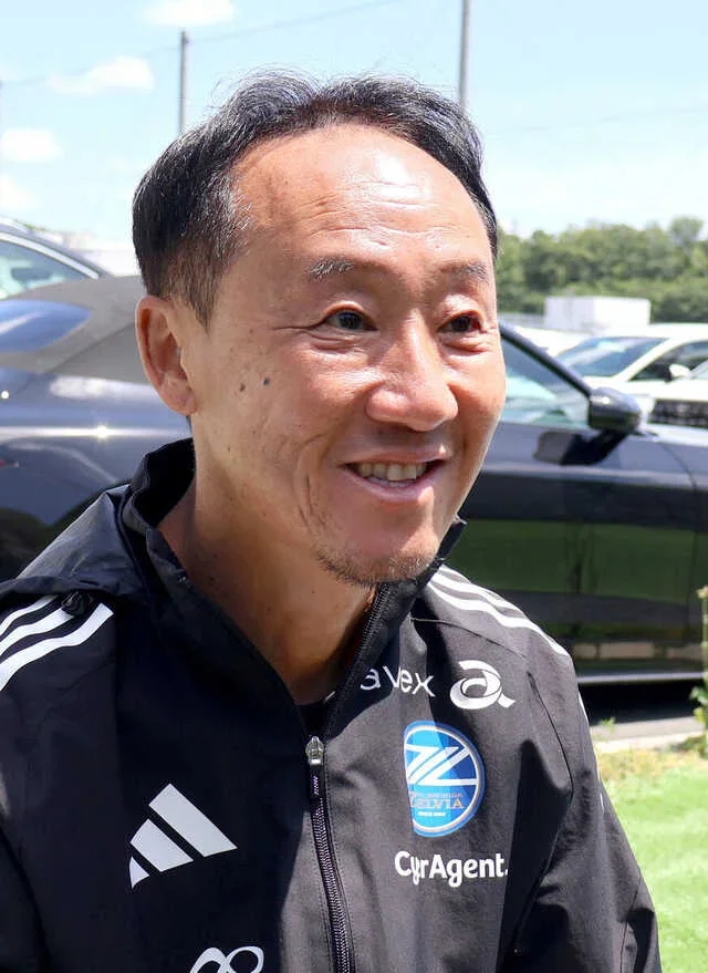 東京V戦へ向けて取材に応じた黒田剛監督