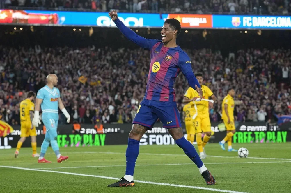 El jugador del Barcelona Marcus Rashford celebra su gol contra el Espanyol, durante el partido de la jornada 31 de LaLiga EA Sports