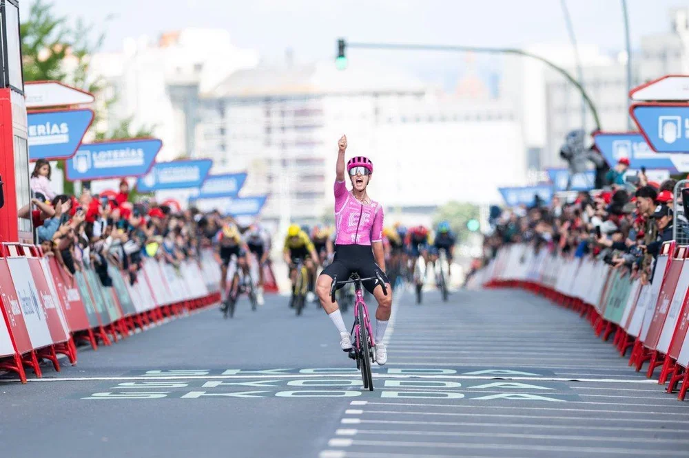 La corredora francesa Cédrine Kerbaol se impone en A Coruña.